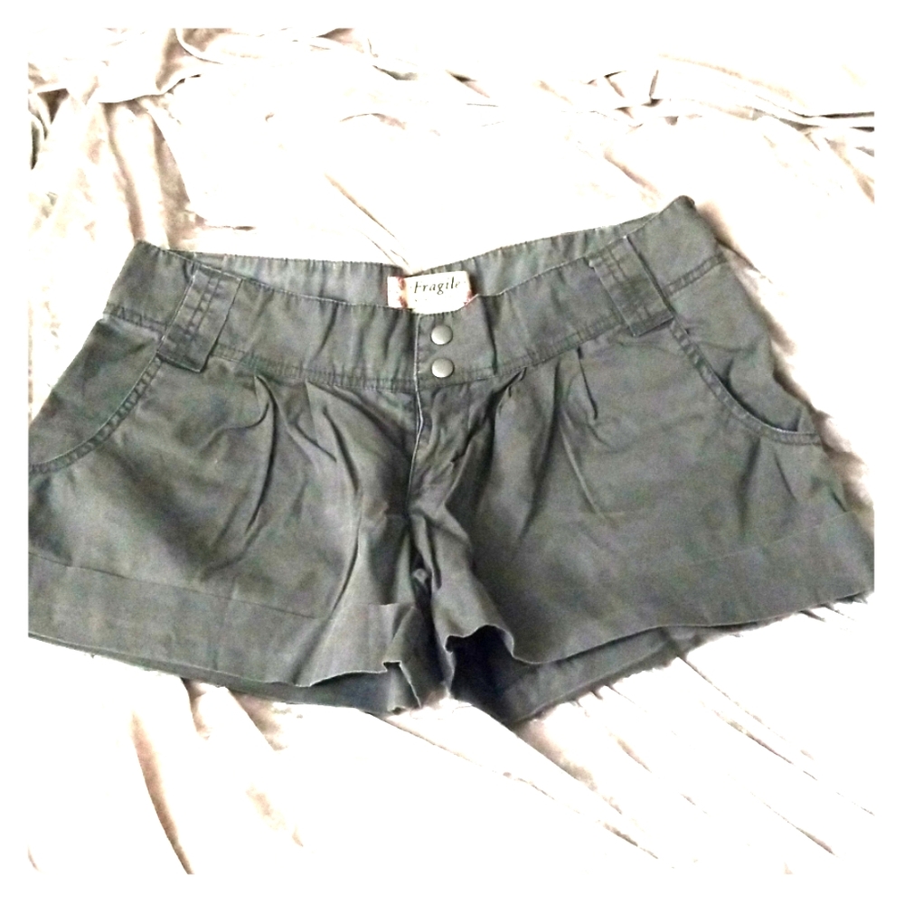 Low rise Fragile gray shorts